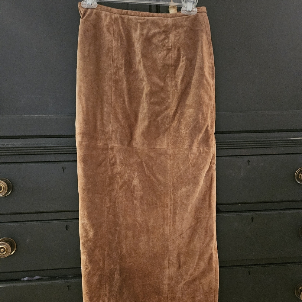 Banana Republic suede/leather skirt! Gorgeous! Size 0 fits more like a 2